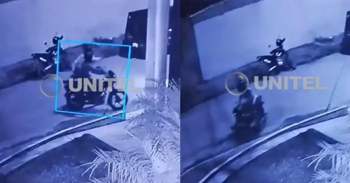 Momento en el que los sicarios llegan a bordo de una motocicleta