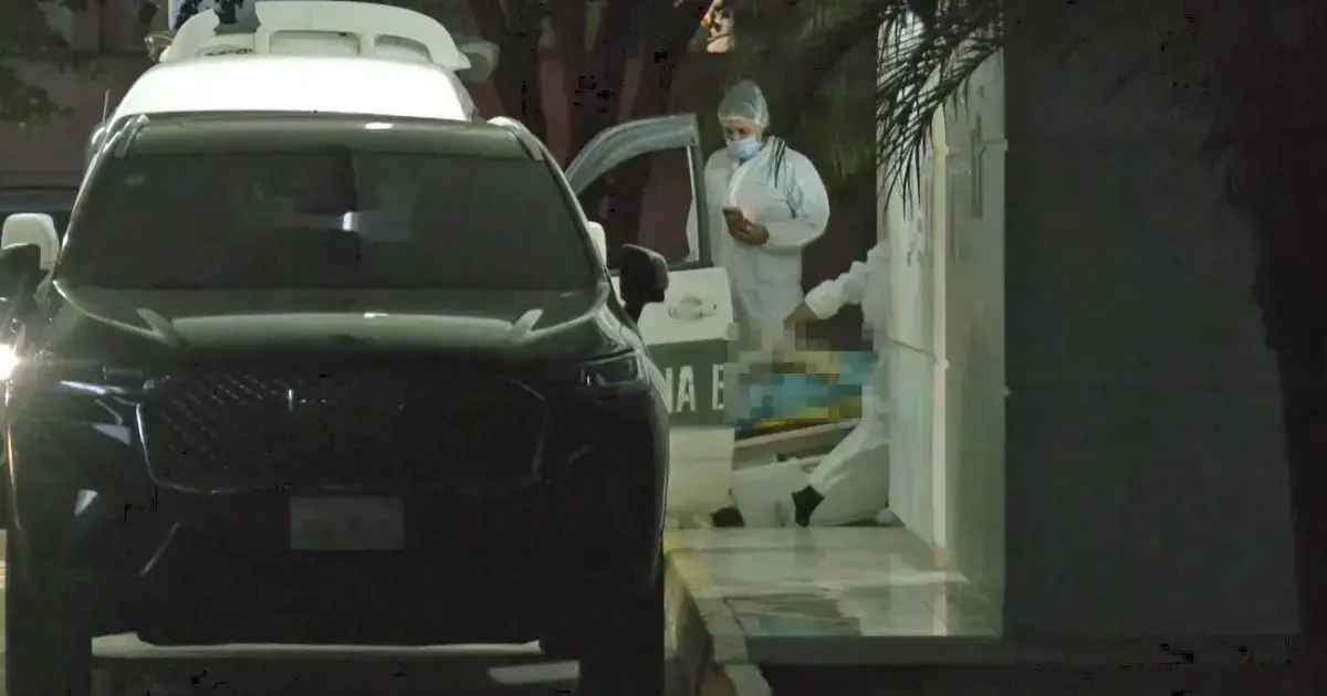 Momento en el que el cuerpo del magistrado llegaba a la morgue