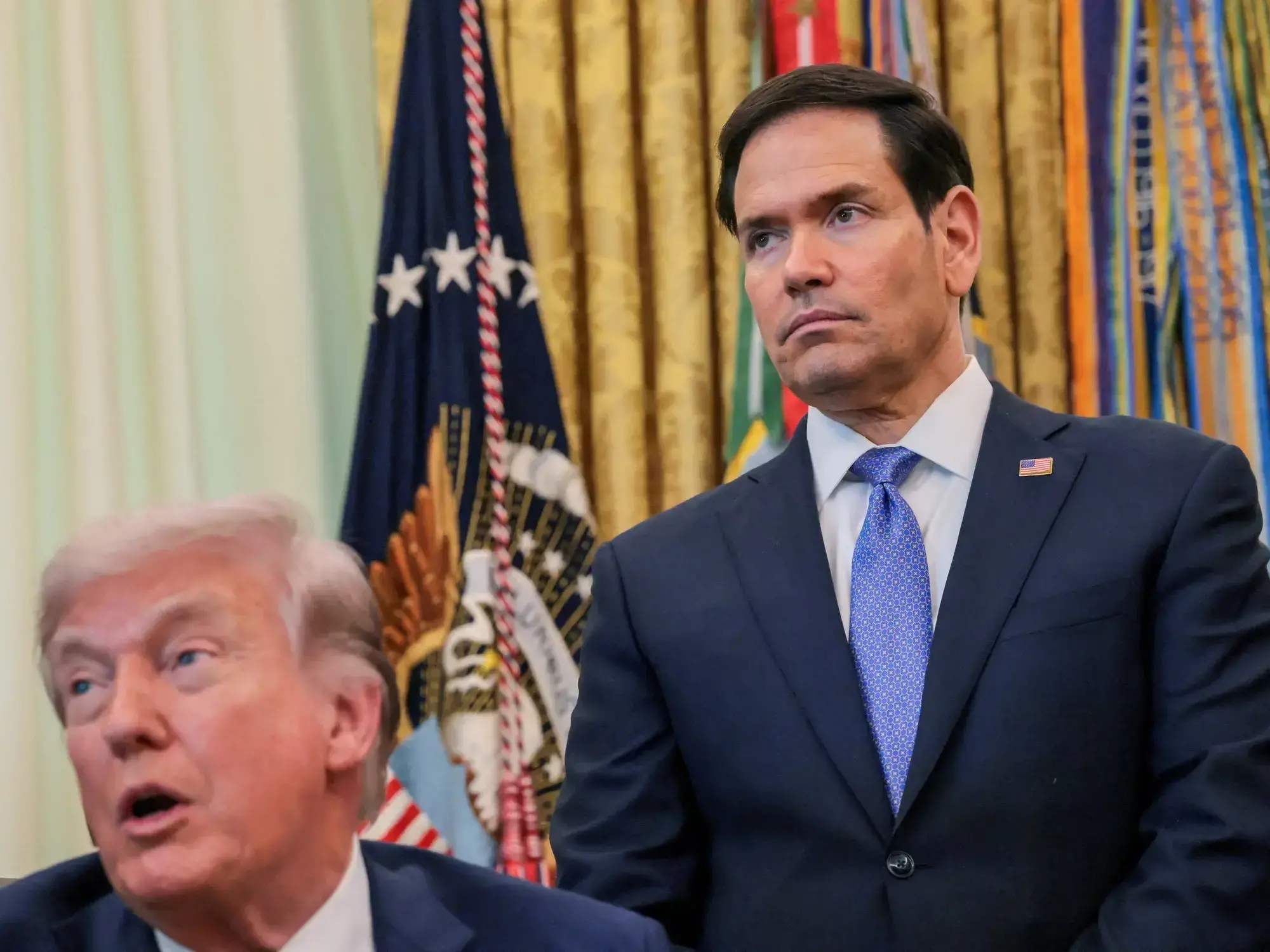 El presidente de Estados Unidos, Donald Trump, y el secretario de Estado, Marco Rubio, en el Salón Oval.