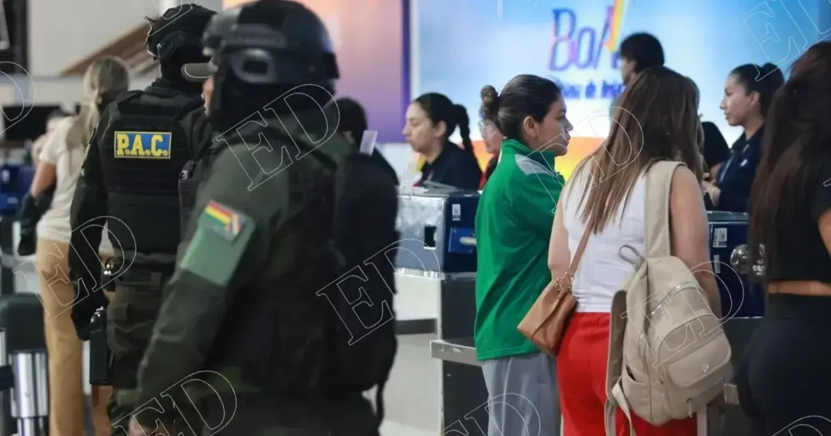 Magistrados son escoltados dentro de Viru Viru
