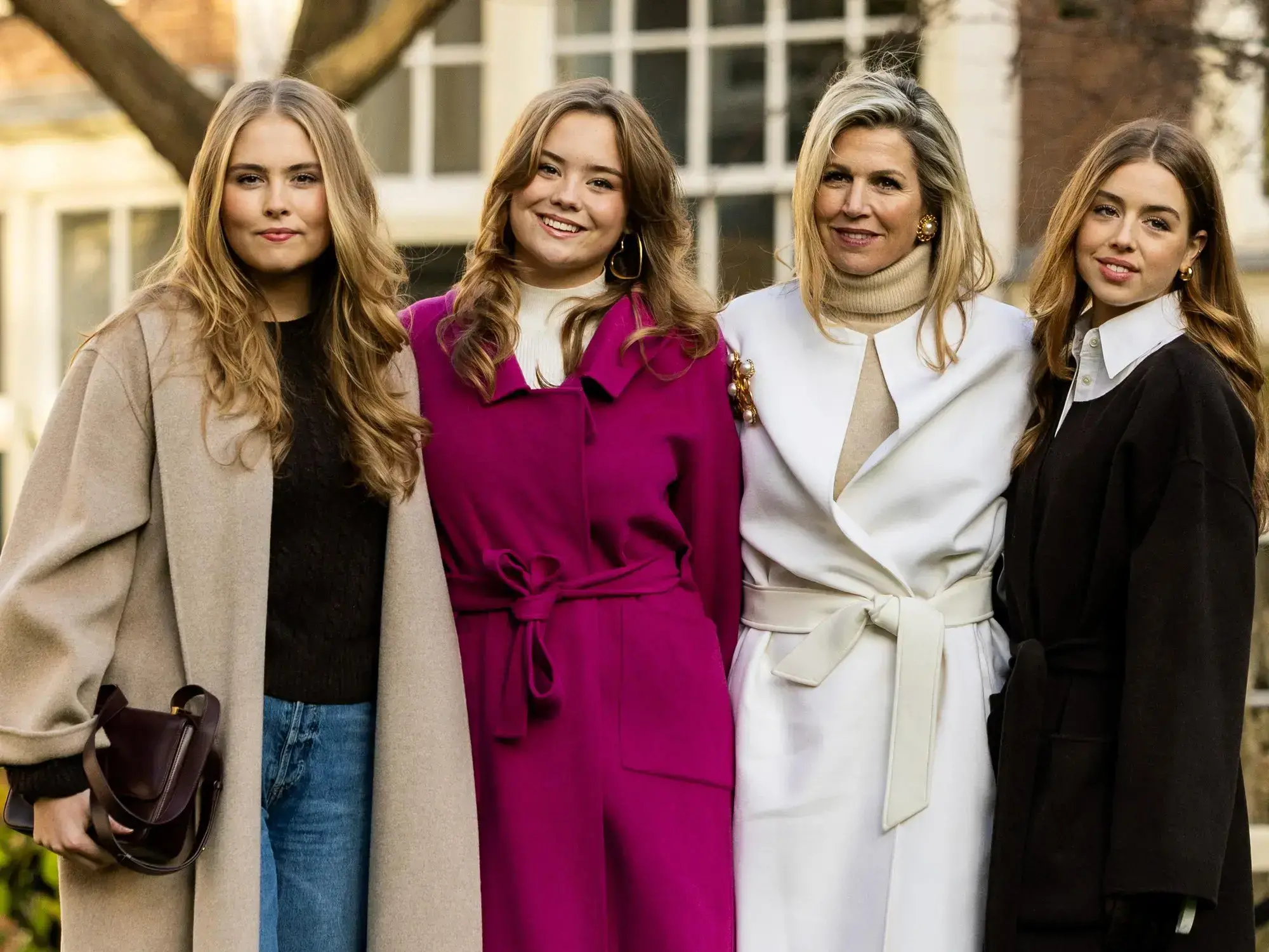 La reina Máxima junto a sus hijas, las princesas Amalia, Ariane, y Alexia.