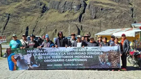 Los marchistas en la localidad de Pongo.
