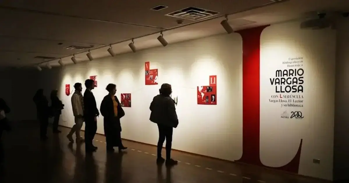 La Paz inaugura muestra que explora la faceta lectora de Mario Vargas Llosa
