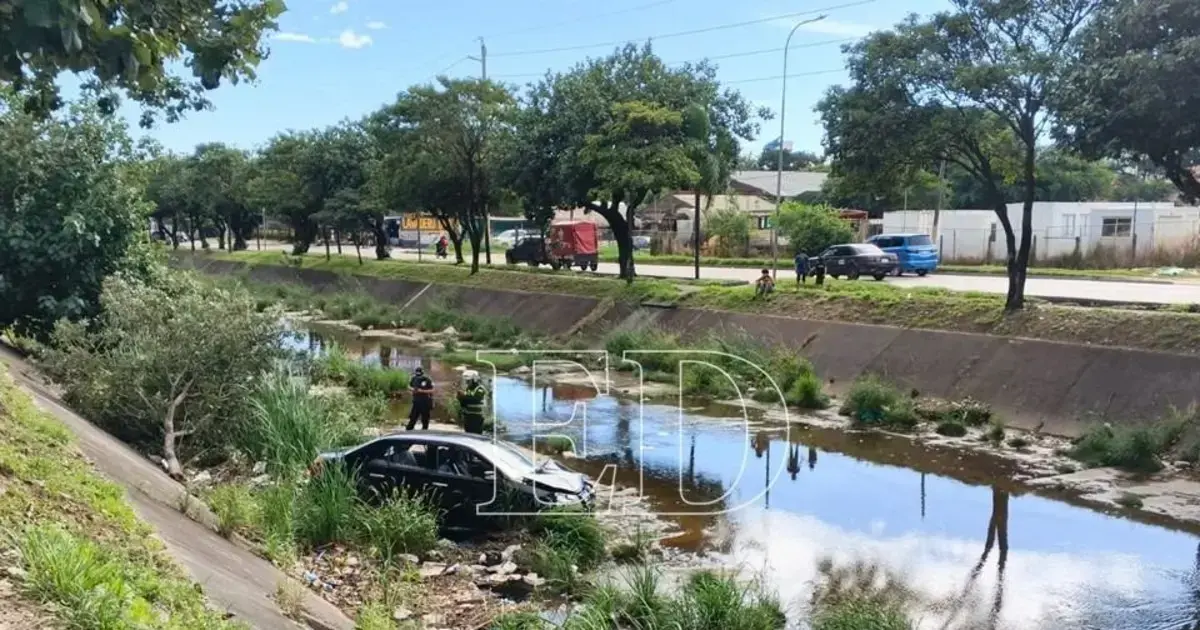 El vehículo quedó con daños materiales