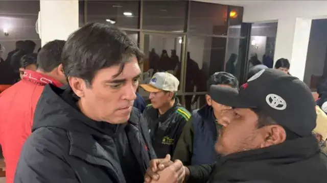 El ministro de Obras Públicas, Mauricio Zamora, con dirigentes del transporte.
