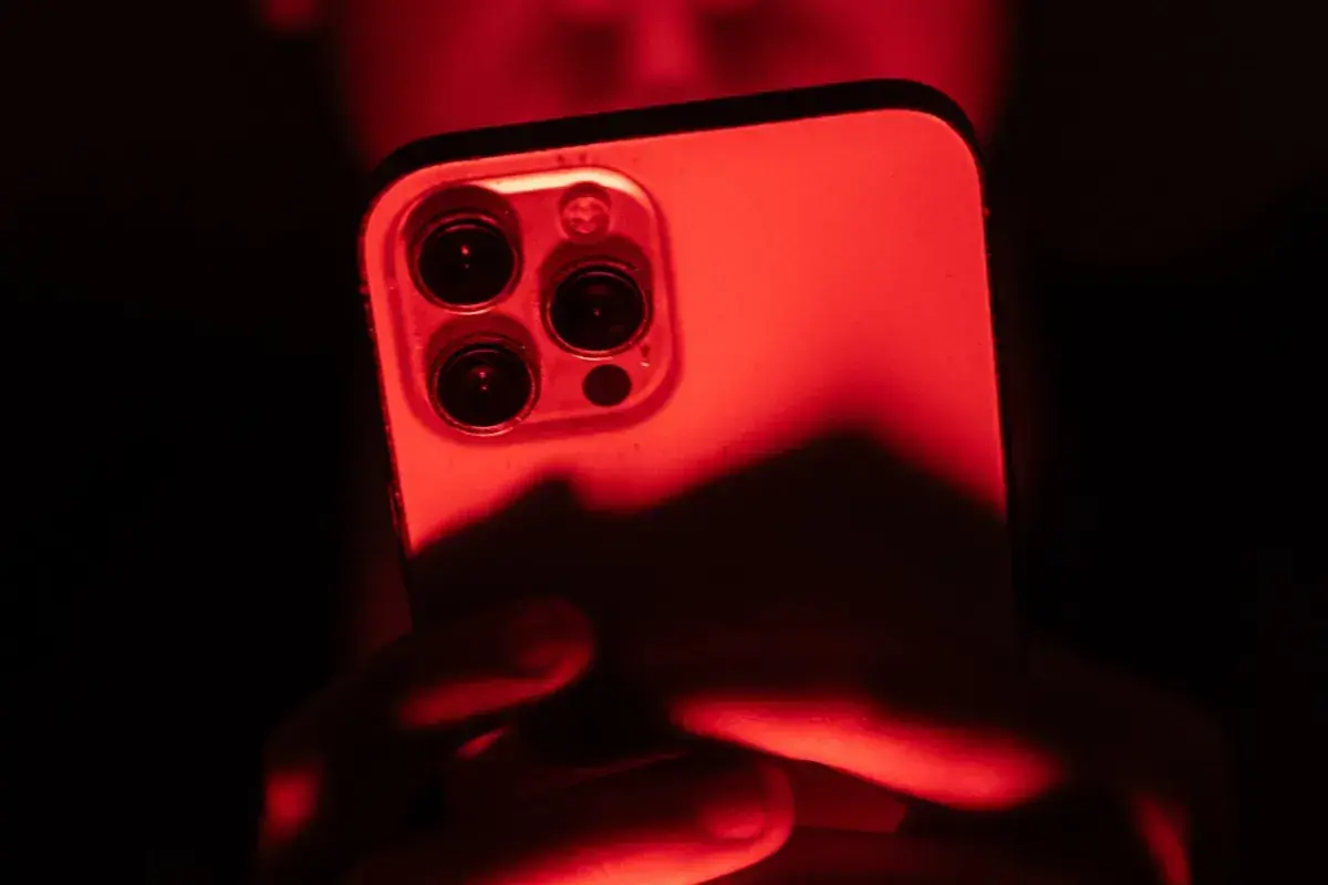 Cien países tienen spyware que roba datos de teléfonos, alerta el Reino Unido