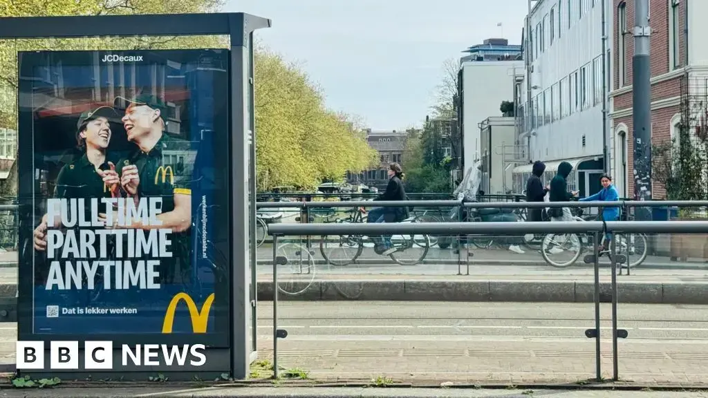 Anuncios de productos cárnicos, como hamburguesas de ternera, han desaparecido de las calles de Ámsterdam.