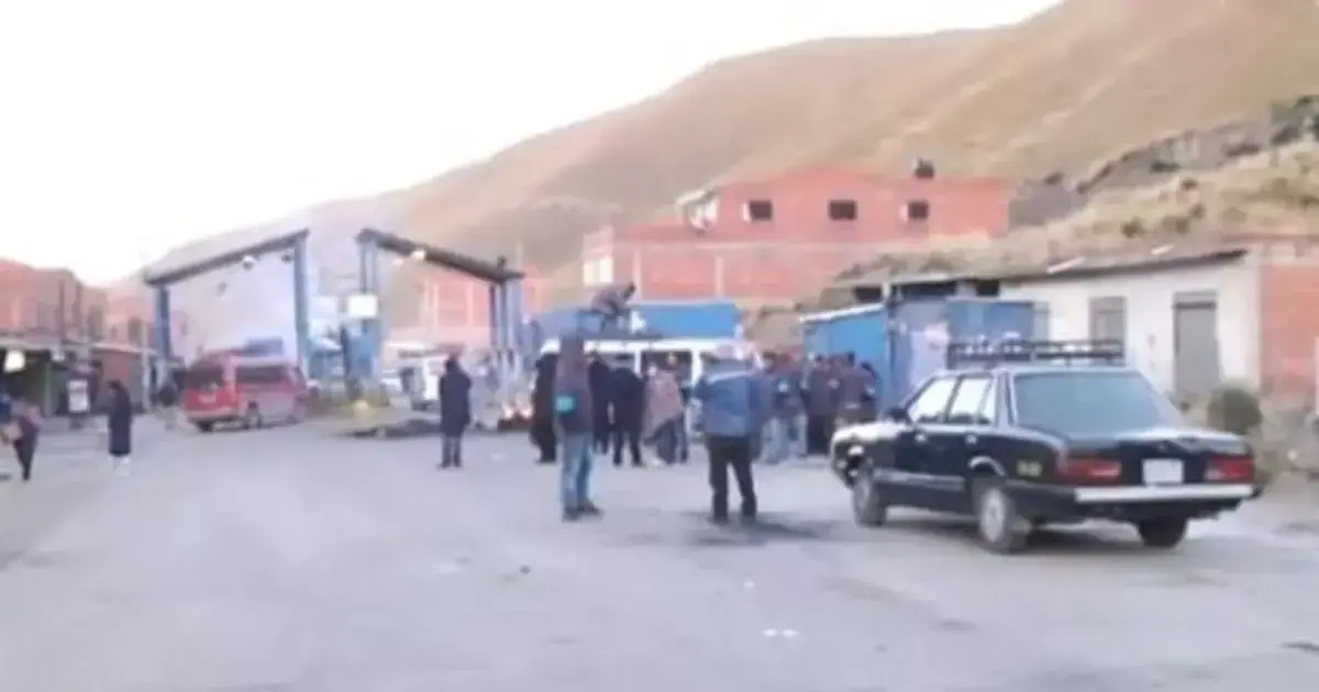 Bloqueo en la tranca de Urujata.