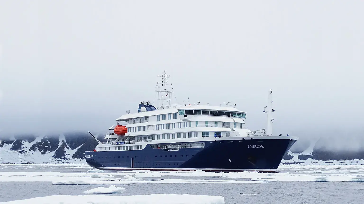 Imagen de un MV Hondius