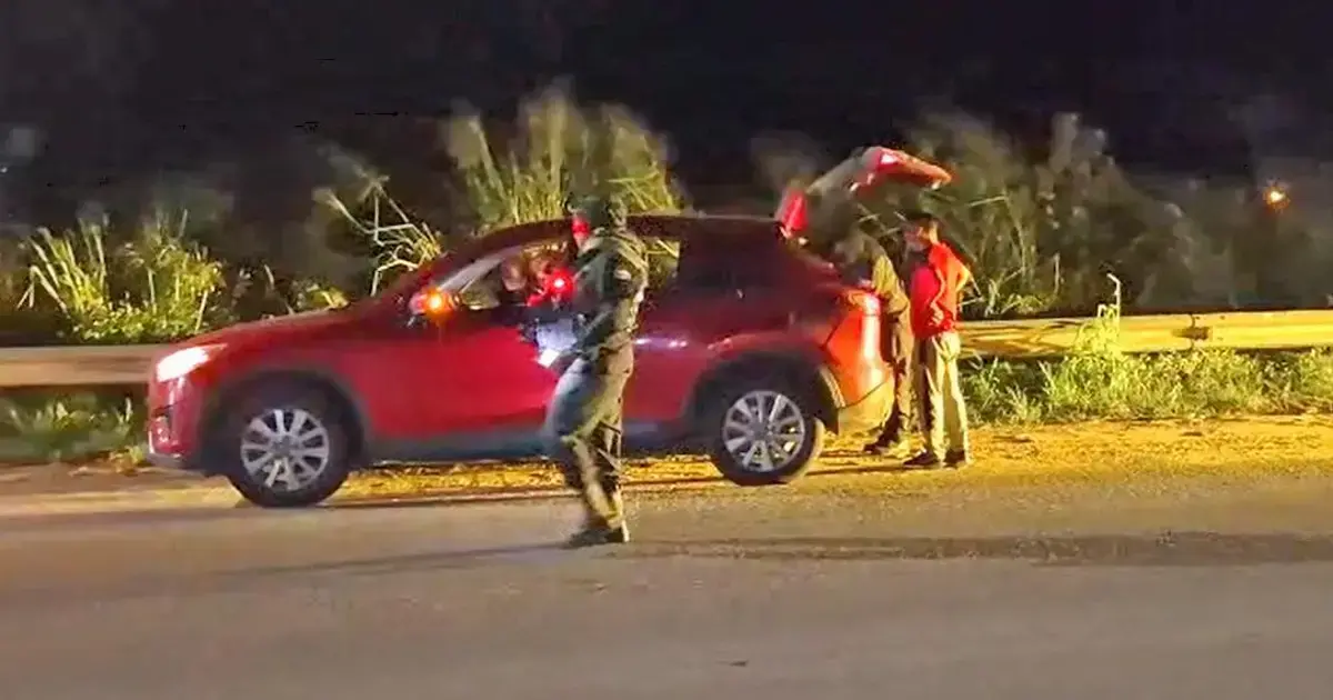 Control policial en la carretera, a la altura de Yapacaní