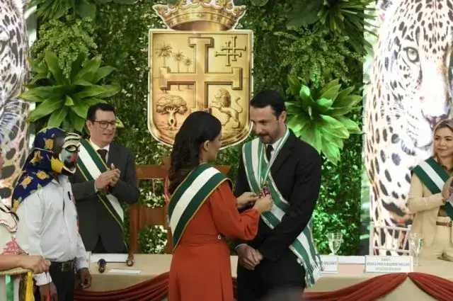 Juan Pablo Velasco en su acto de posesión como nuevo gobernador de Santa Cruz.