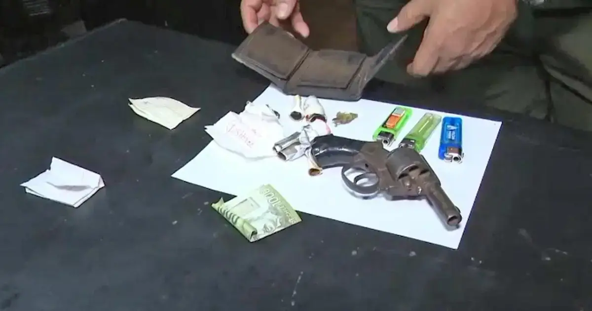 El arma y la droga fue secuestrada por la Policía