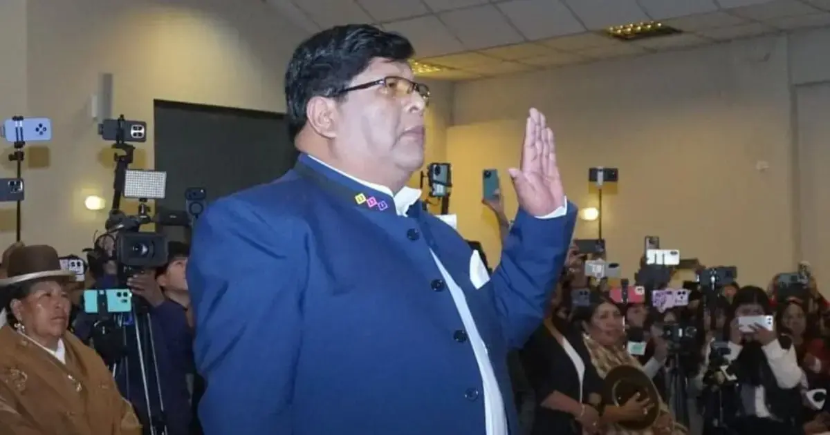 El momento del juramento de Eliser Roca.