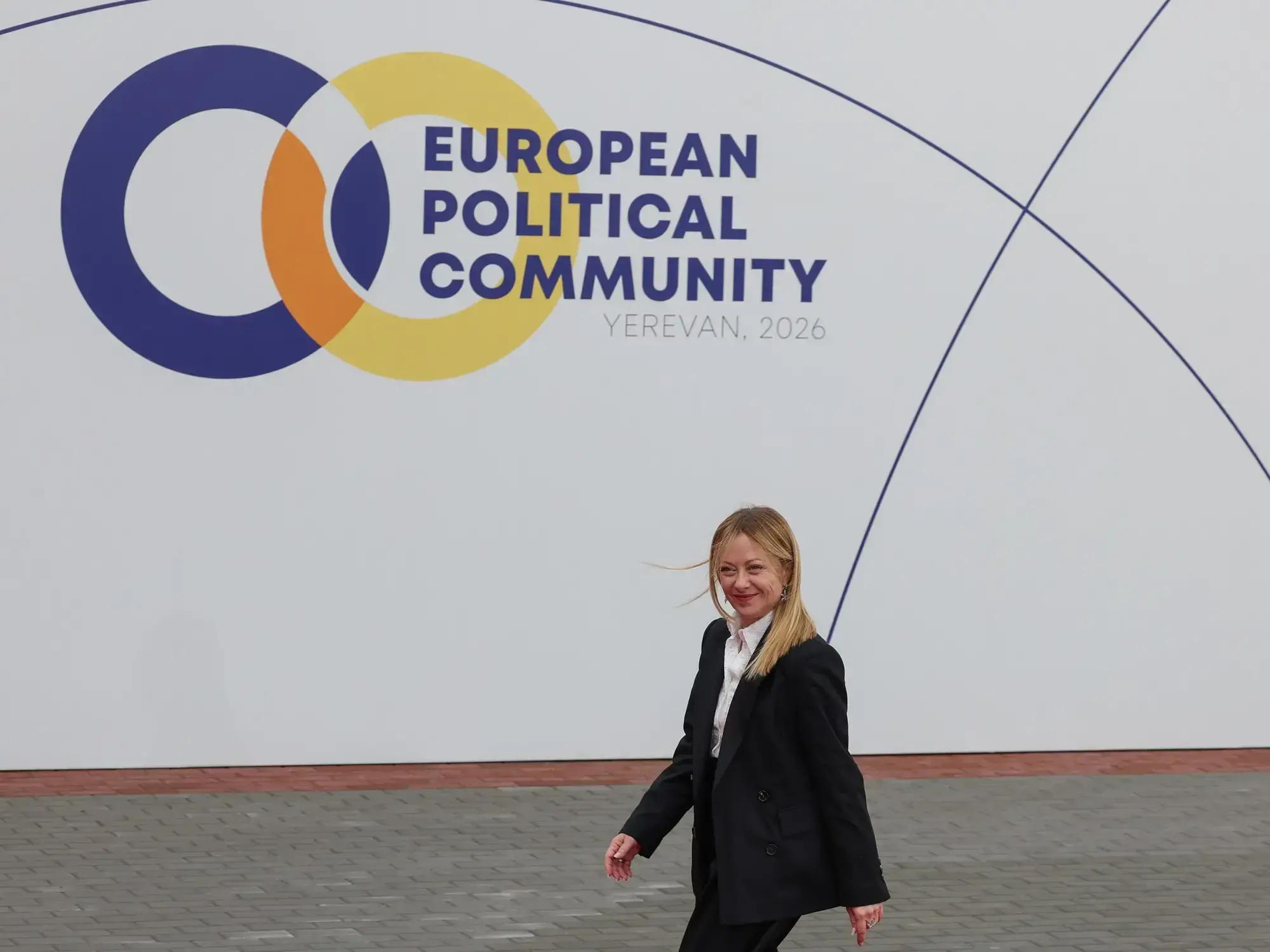 La primera ministra italiana, Giorgia Meloni, llega a Ereván, Armenia, para una reunión de la Comunidad Política Europea.
