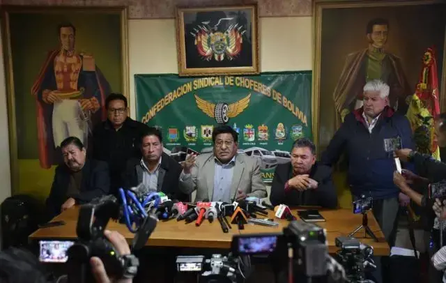 La conferencia de prensa de la Confederación Nacional de Choferes. Foto: APG
