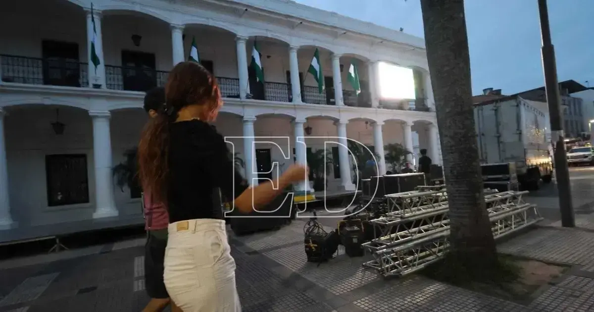 El domingo comenzó a instalarse el escenario donde será posesionado 'Mamén' Saavedra