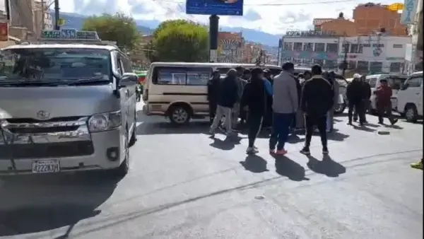Choferes de La Paz se suman con paro de 24 horas.
