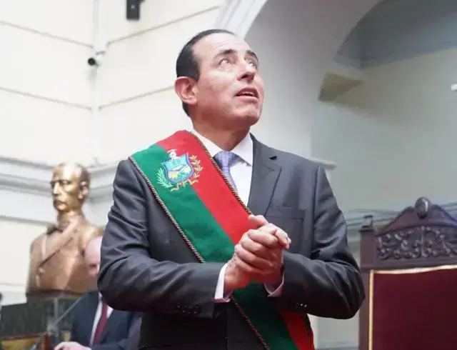 El nuevo burgomaestre hizo énfasis en la necesidad de dejar de lado posturas ideológicas.