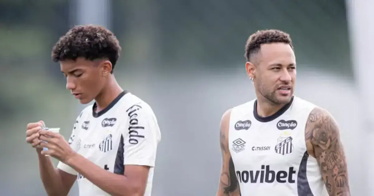 Robinho Jr. (izq.) y Neymar (der.) durante un entrenamiento con Santos.