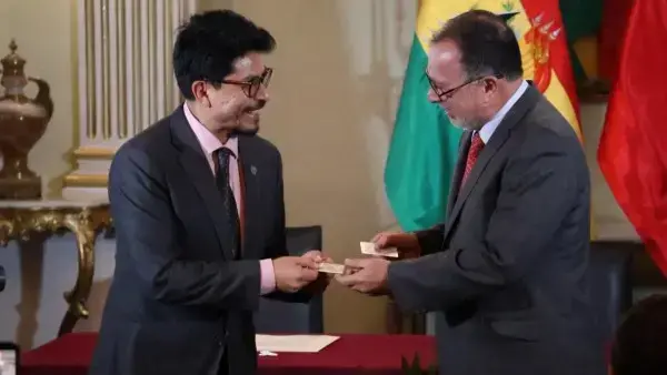 El canciller de Bolivia, Fernando Aramayo y el cónsul de Chile en Bolivia, Fernando Velasco.