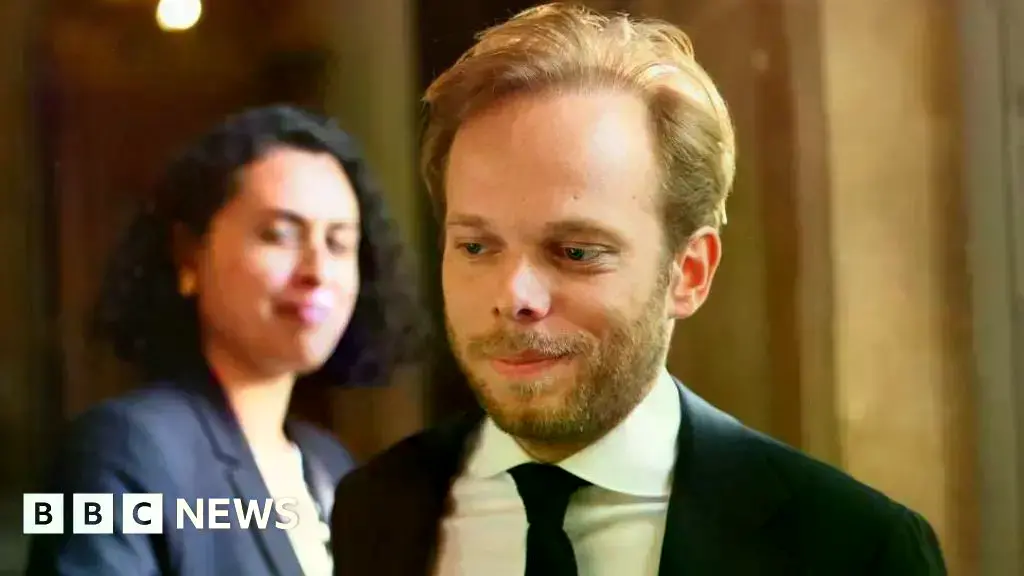 Charles Alloncle, ponente del comité, afirma ser víctima de prejuicios de los medios estatales.