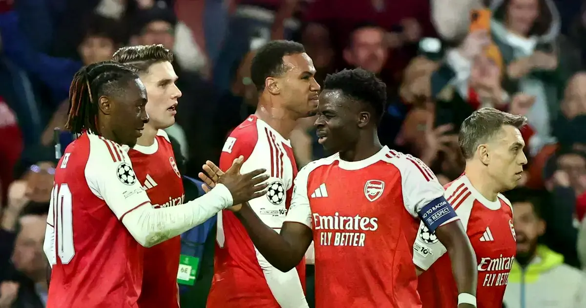 Festejo de gol de Bukayo Saka.