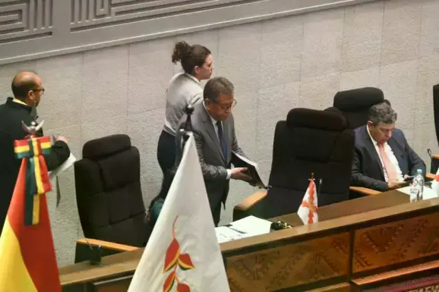 El Ministro de Gobierno comparece ante la ALP.