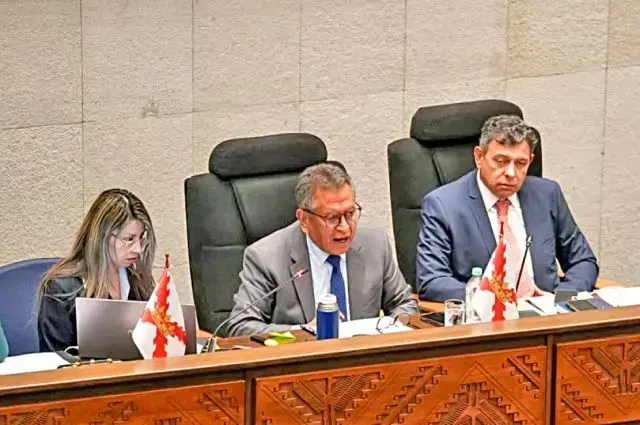 El ministro Marco Antonio Oviedo durante su interpelación
