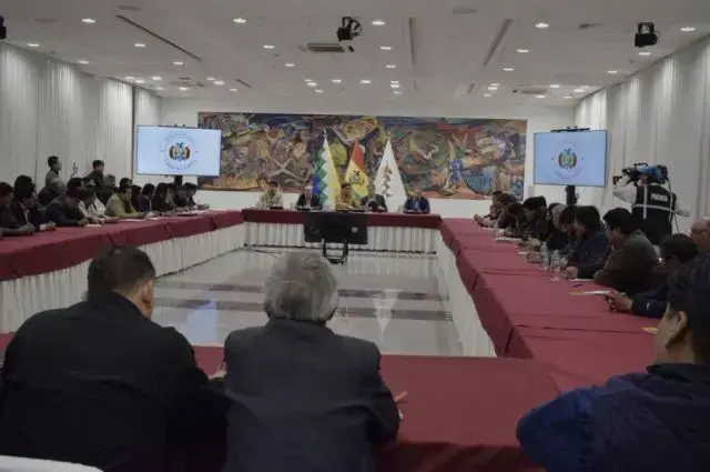 El encuentro entre autoridades del Gobierno y los dirigentes del transporte.