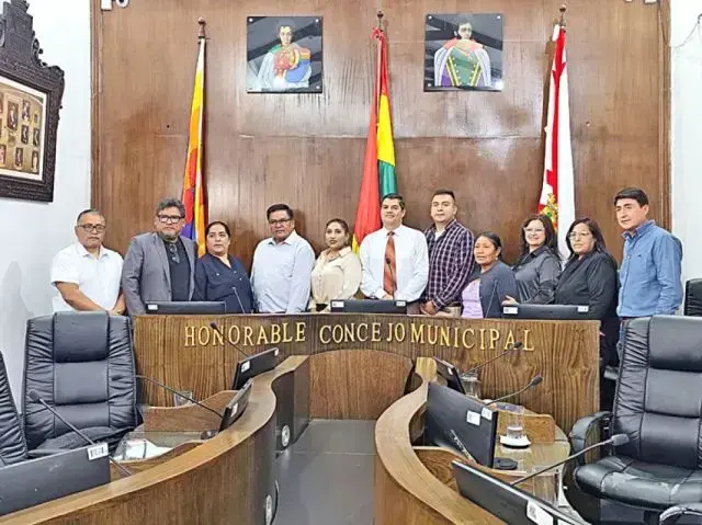Los 11 nuevos concejales se tomaron una fotografía tras la elección de la directiva.