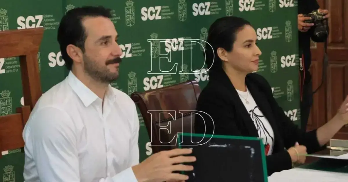El gobernador Juan Pablo Velasco y la vicegobernadora Paola Aguirre durante el acto de esta mañana.