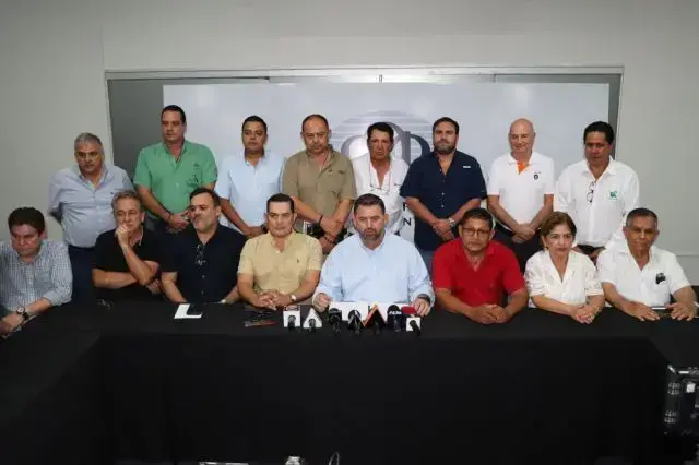 Representantes de la Cámara Agropecuaria del Oriente.