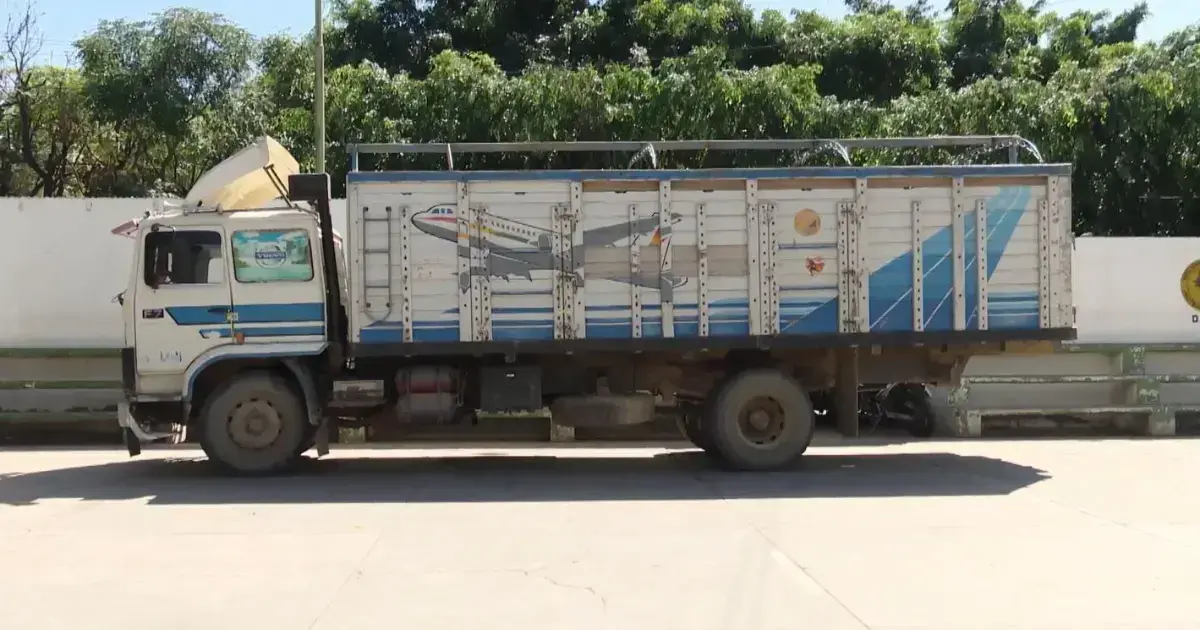 Camión en el que se transportaba los turriles con diésel