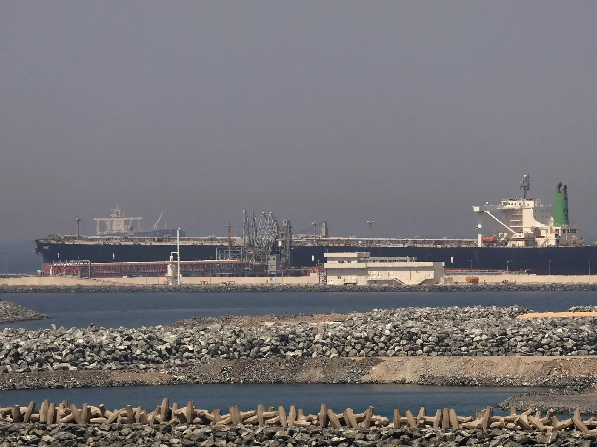 Barcos fondeados en el Estrecho de Ormuz.