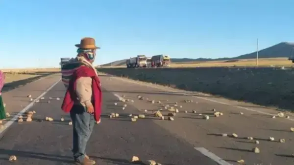 Punto de bloqueo en Achacachi.