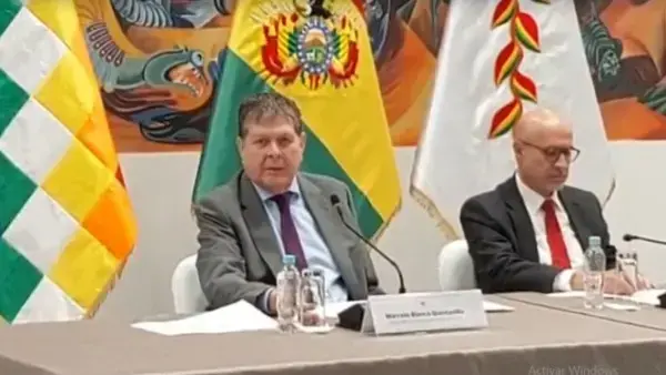 El ministro de Hidrocarburos y Energías, Marcelo Blanco junto al ministro de la Presidencia, José Luis Lupo.