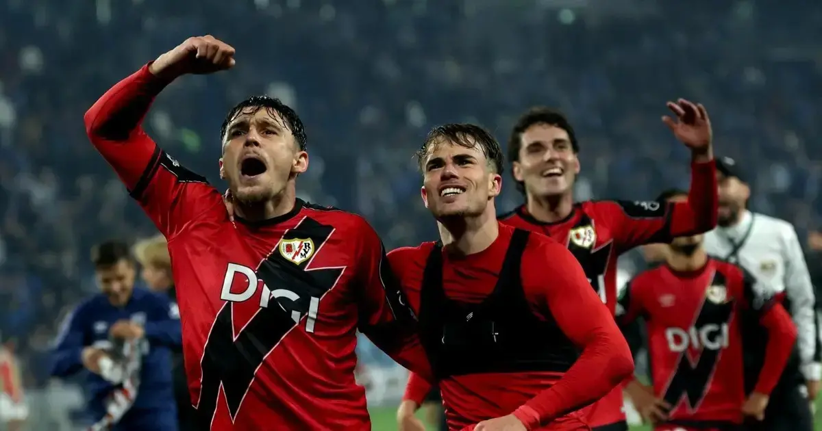 Jugadores del Rayo Vallecano festejando el pase a la final del certamen.