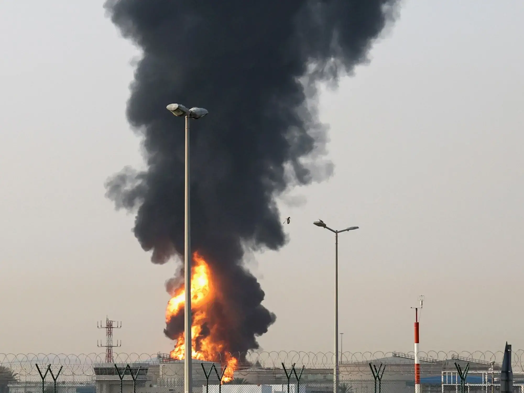 Uno de los ataques que sufrieron los Emiratos Árabes fue cerca del aeropuerto de Dubái.