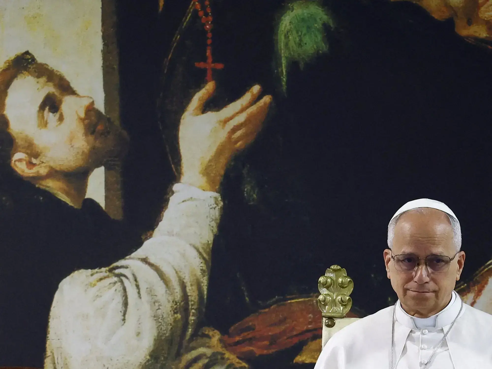 El papa León XIV en un encuentro con carenciados y discapacitados en Pompeya.