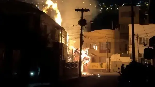 Incendio en Sopocachi consume vivienda deshabitada y vegetación en La Paz