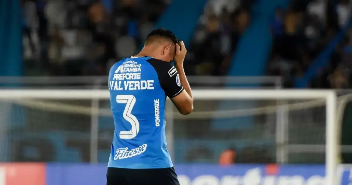 Gabriel Valverde fue expulsado con Bragantino en el Tahuichi.