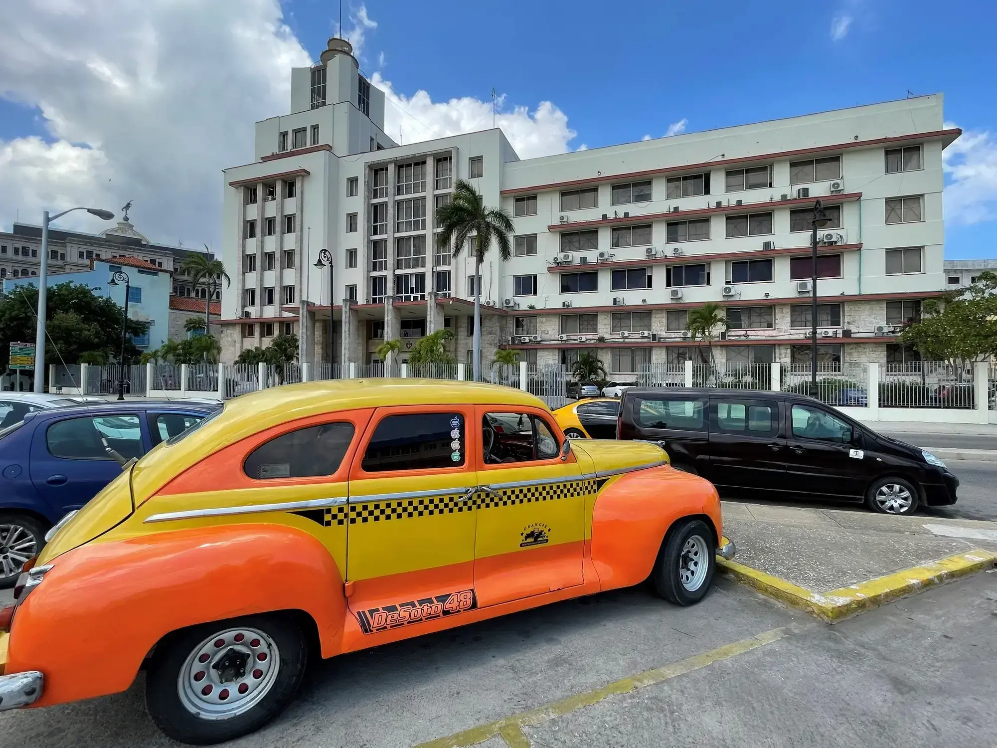 La fachada del conglomerado militar cubano Gaesa en La Habana sancionado por EE.UU.