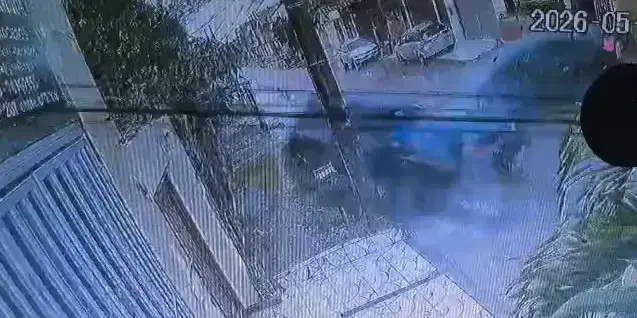 Momento exacto en el que los dos vehículos impactan