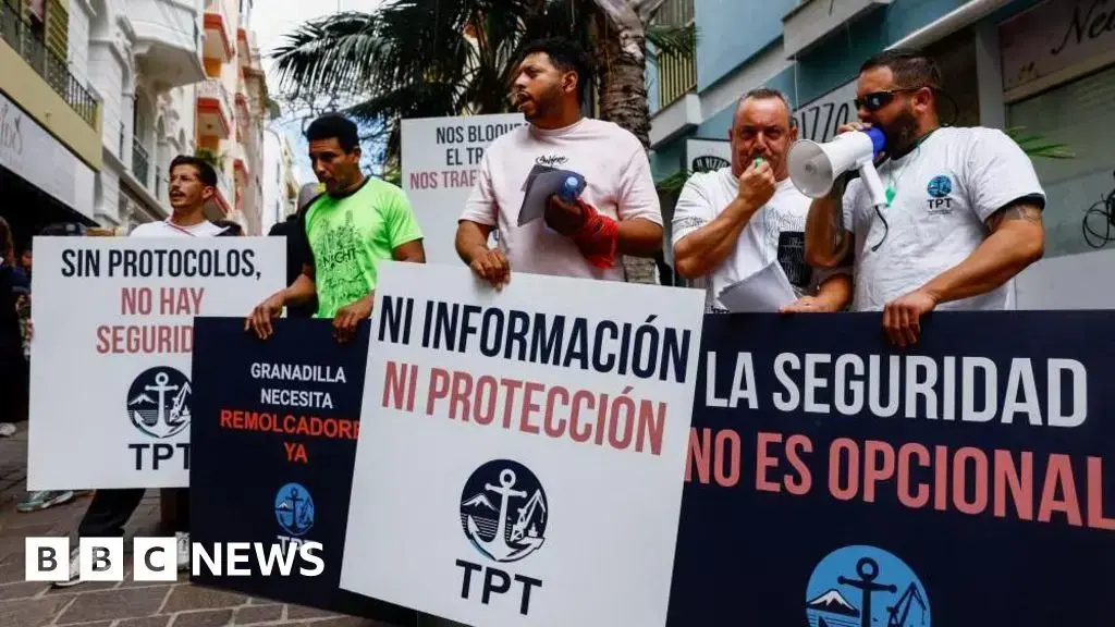Manifestantes en Tenerife protestan contra la llegada del MV Hondius