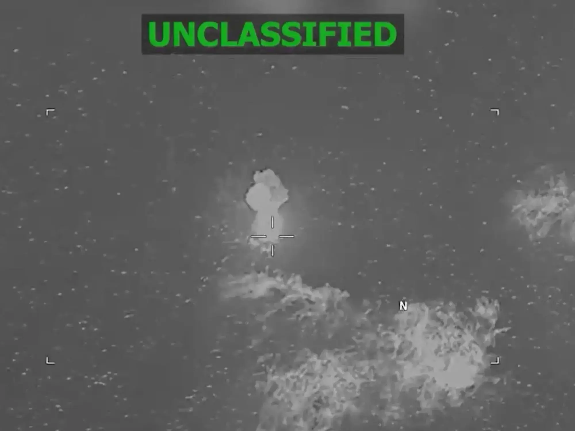 Video del Comando Sur de EE.UU. muestra una explosión en el océano.