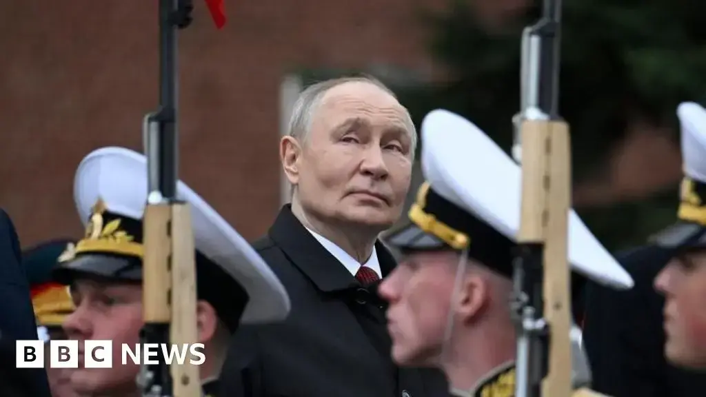 Vladímir Putin pronuncia su discurso anual del Día de la Victoria en la Plaza Roja de Moscú.