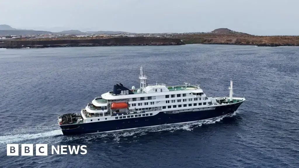 Spanish police prepare the port of Grenadilla for the arrival of the MV Hondius