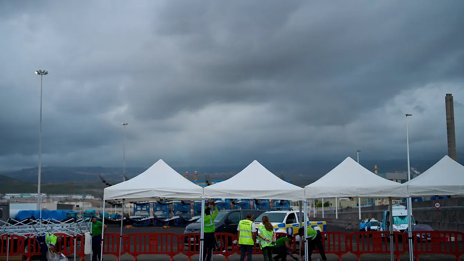 Preparativos ante el desembarco y evacuación del pasaje del MV Hondius, 9 de mayo de 2026.