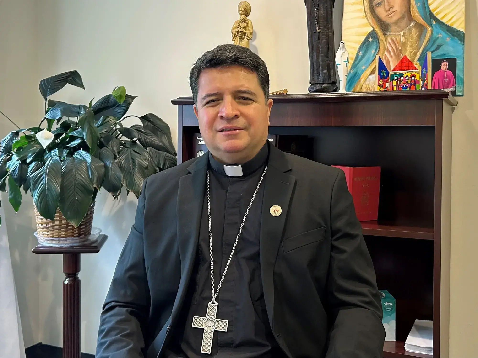 El nuevo obispo de la diócesis de Wheeling-Charleston, el salvadoreño Evelio Menjívar, en Washington.