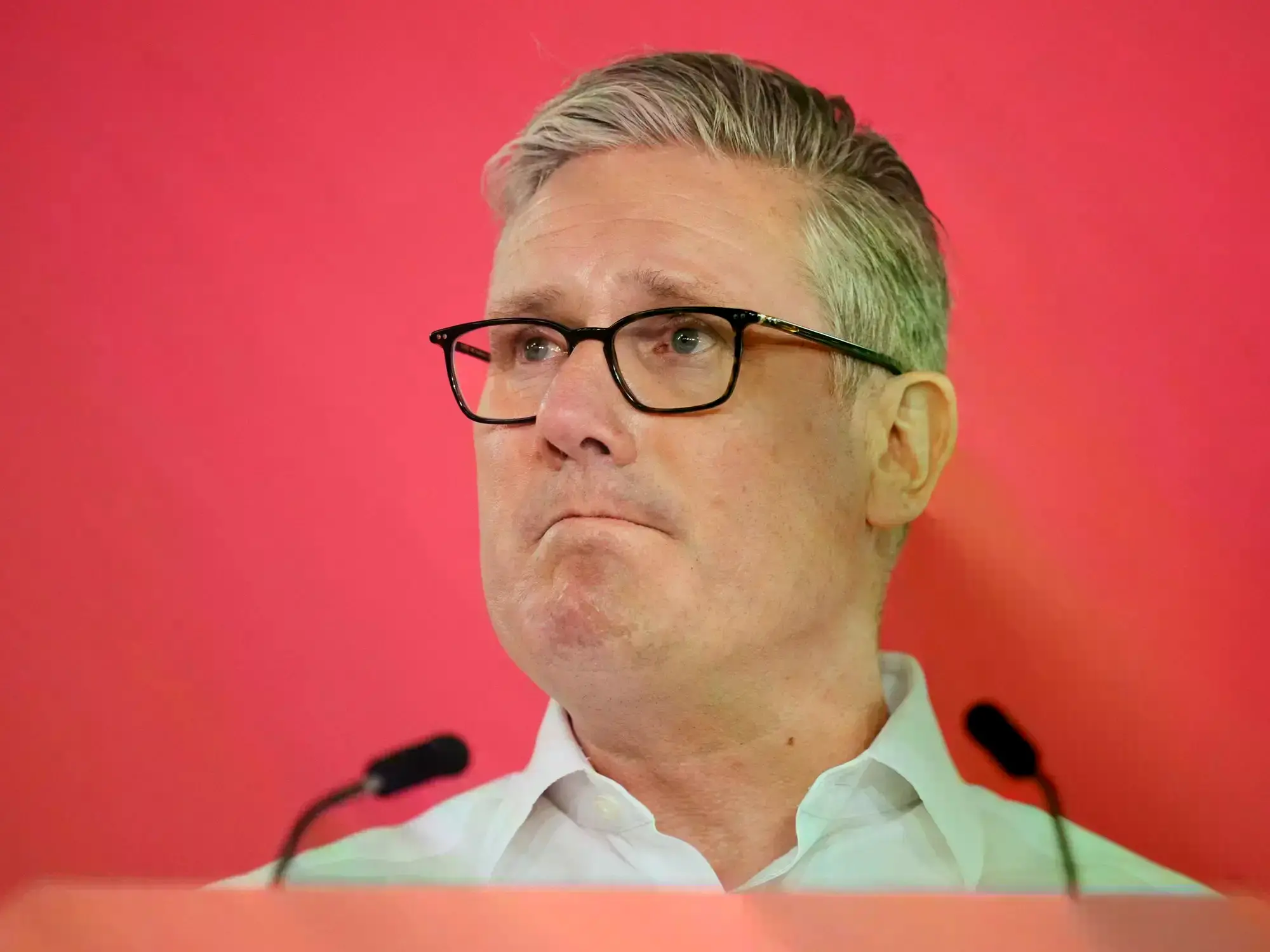 Keir Starmer en un centro vecinal en Londres.